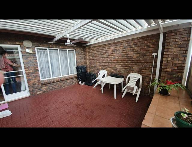 2 BEDROOM TOWNHOUSE FOR SALE IN CLARINA